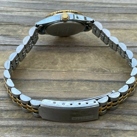 Citizen Quartz Ladies Wrist Watch GoldSilver Tone Analog DayDate Calendar Watc - Picture 7 of 12